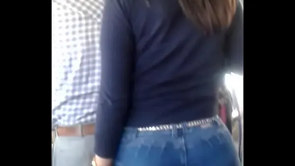 Grandes rich buttocks on the bus clips en total