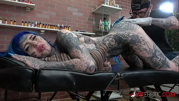 Big Amber Luke gets a asshole tattoo and a good fucking total Clips