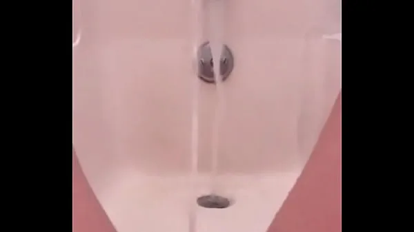 Big 18 yo pissing fountain in the bath total Clips
