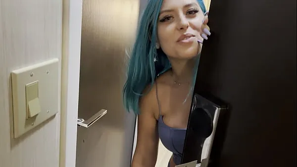 Store Casting Curvy: Blue Hair Thick Porn Star BEGS to Fuck Delivery Guy klip i alt