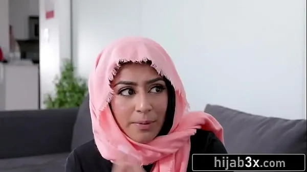 Velký celkový počet klipů: Hot Muslim Teen Must Suck & Fuck Neighbor To Keep Her Secret (Binky Beaz