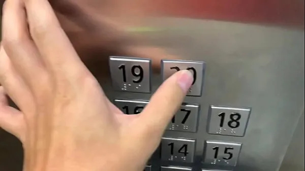 Grande Sexo em público, no elevador com um estranho e eles nos pegam total de clipes